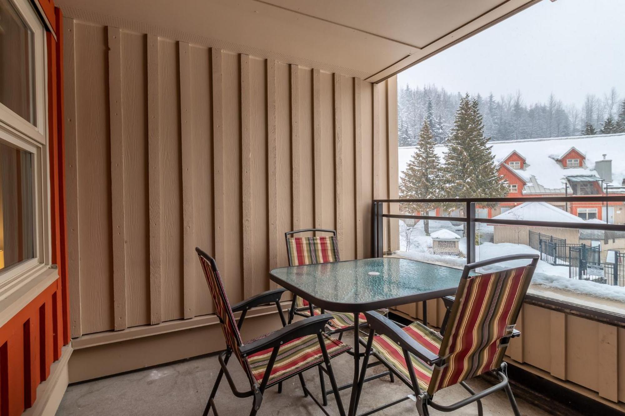 Апартаменты Creekside Slopeside 1Br With Pool, Hot Tub, Bbq Уистлер Экстерьер фото
